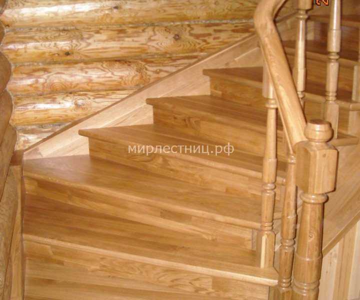№ 22 к.   Классическая деревянная лестница.