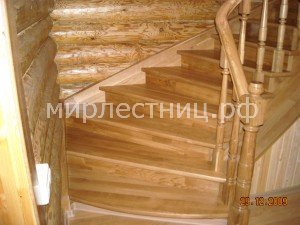 № 22 к - 2.   Разворот лестницы на 90 градусов через забежные ступени.