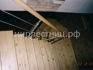 № 7 к.   Площадка-подиум. Ограждение окрашенное металлическое.