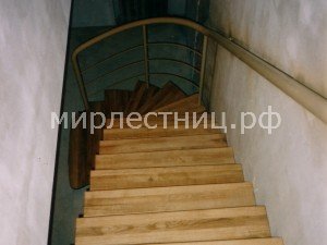 № 9 к.   Пристенный поручень. Ограждение расположено по одной стороне (стене). 