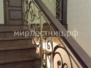 № 99 к - 2.   Лестница с кованным ограждением. 