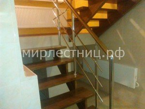 № 101 к.   Прозрачная лестница на двух деревянных косоурах.