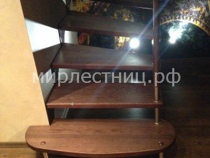 № 74 кб - 2.   По стене расположен тонкий, прочный металлический косоур.
