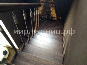 № 74 кб - 4.    Поворот лестницы на 180° выполнен через забежные ступени.