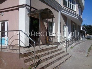  № 109 ОГ - 9 - 8.   Козырёк и ограждения выполнены из нержавеющей стали.