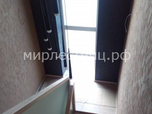 №115 к.5    Крепление стекла к торцам ступеней.