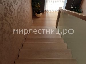 № 115 к.1    Вид на лестницу сверху. 