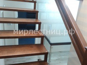 № 103 б - 4.   Ограждение из прозрачного стекла. 