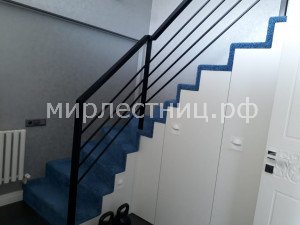 № 121 к.11.   Оформление подлестничного пространства.