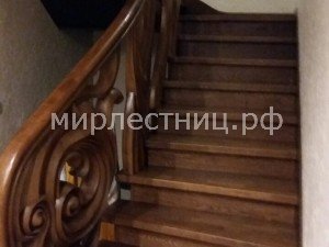 № 127 к.     Лестница с резным ограждением.