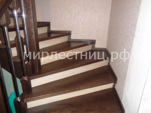 № 98 к.2.    Поворот лестницы выполнен через забежные участки.