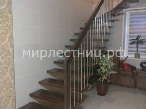 № 132 б.    Больцевая лестница с легким ограждением из нержавеющей стали.