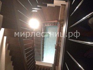 № 132 б.2.    Две лестницы с поворотами на 180 град. через забежные участки.