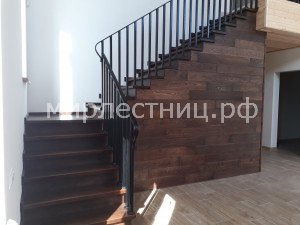 № 131 к.     Лестница с кованным штучным ограждением. - 1