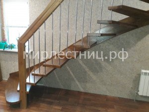 № 147 б.2.    Ограждение из нержавеющей стали и поручень из массива.