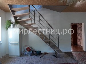 № 142 б.    По стене расположена тетива. Материал: фанера.