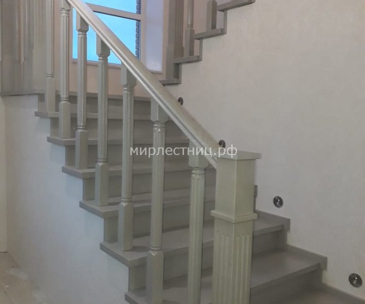 № 160 к.   Классическая лестница в серых оттенках. 