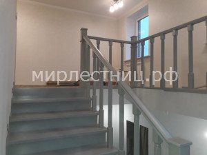 № 160 к.3.   Переход ограждения лестницы в балюстраду.