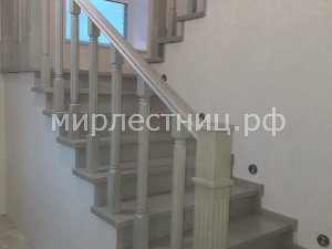 № 160 к.15. Дубовая классическая лестница. 