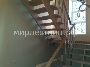 № 165 к.    Лестница на деревянном косоуре с комбинированным ограждением из нержавеющей стали. - 3