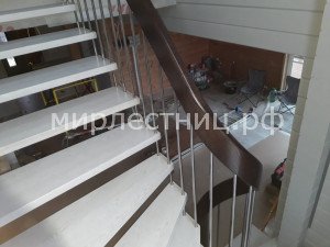 № 168 б.    Больцевая лестница с ограждением из матовой нержавеющей стали. - 4