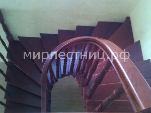 №134 к.5.    Поворот лестницы и поручня на 180 градусов.