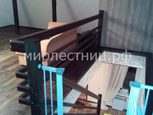 № 171 к.    Лестница на  двух деревянных косоурах смещенных в центр. - 2