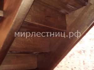 № 171 к.    Лестница на  двух деревянных косоурах смещенных в центр. - 4