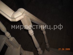 № 17 б.8.    Излом поручня на повороте лестницы.