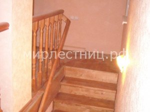 № 42 к.    Классическая лестница расположенная межу двух стен.
