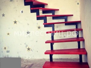 № 79 к.   Лестница на объемных чистовых косоурах. Без ограждения. Контрастных цветов. 