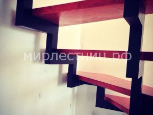 № 79 к.2    Объемные металлические чистовые косоуры.