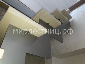 № 170 к.    Лестница без ограждения на плоских чистовых косоурах. - 2