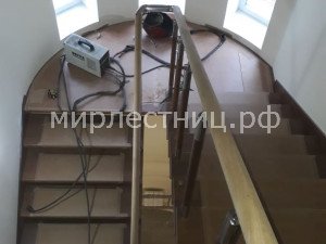 № 179 б.      Больцевая лестница с  площадкой округлой формы. - 4