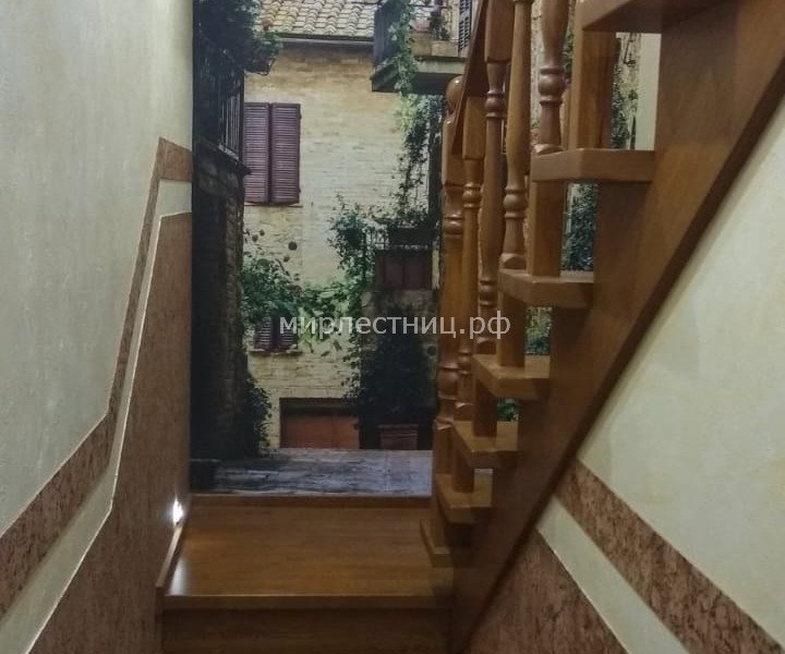 № 139 к.   Классическая лестница в двухуровневой квартире.