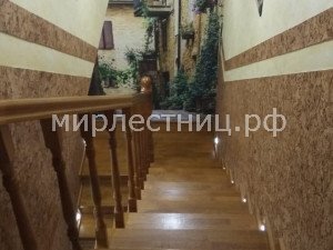 № 139 к.   Классическая лестница в двухуровневой квартире. 