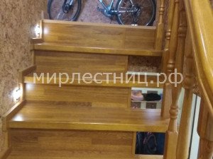 № 139 к.   Классическая лестница в двухуровневой квартире. 