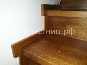 № 139 к.   Классическая лестница в двухуровневой квартире. 