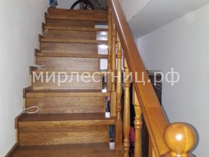 № 139 к.   Классическая лестница в двухуровневой квартире. 