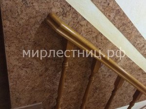 № 139 к.   Классическая лестница в двухуровневой квартире. 