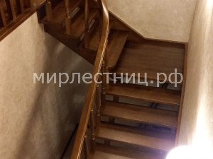 № 164 к.3.   Поворот лестницы через площадку.