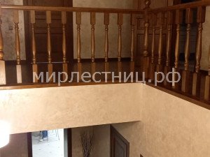 № 164 к.4.   Балюстрада - ограждение на 2 этаже.