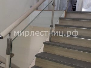 № 206 к.   Ограждение из стекла и комбинированной нержавейки.