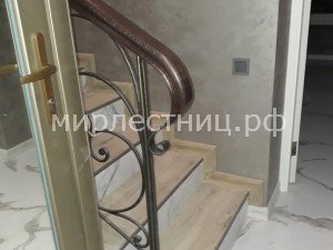№ 204 к.  Кованное ограждение с  сегментными загибами дубового поручня. - 4