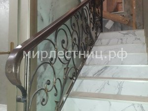№ 204 к.  Кованное ограждение с  сегментными загибами дубового поручня. - 5