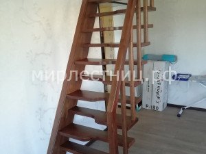 № 205 б.    Больцевая лестница на тетиве. 