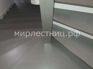 № 196 к.    Лестница на металлических косоурах и со строгим деревянным ограждением. - 10