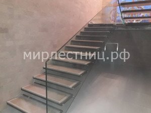 № 209 кс.1.   Стекло - есущий элемент этой лестницы.