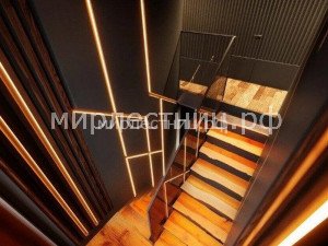 № 221 к.   Лестница с закаленным стеклом цвета 