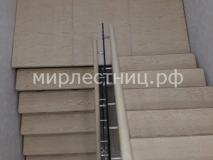 № 226 к.6.   Стеклянное ограждение лестницы. Монтаж на пол 1 этажа.